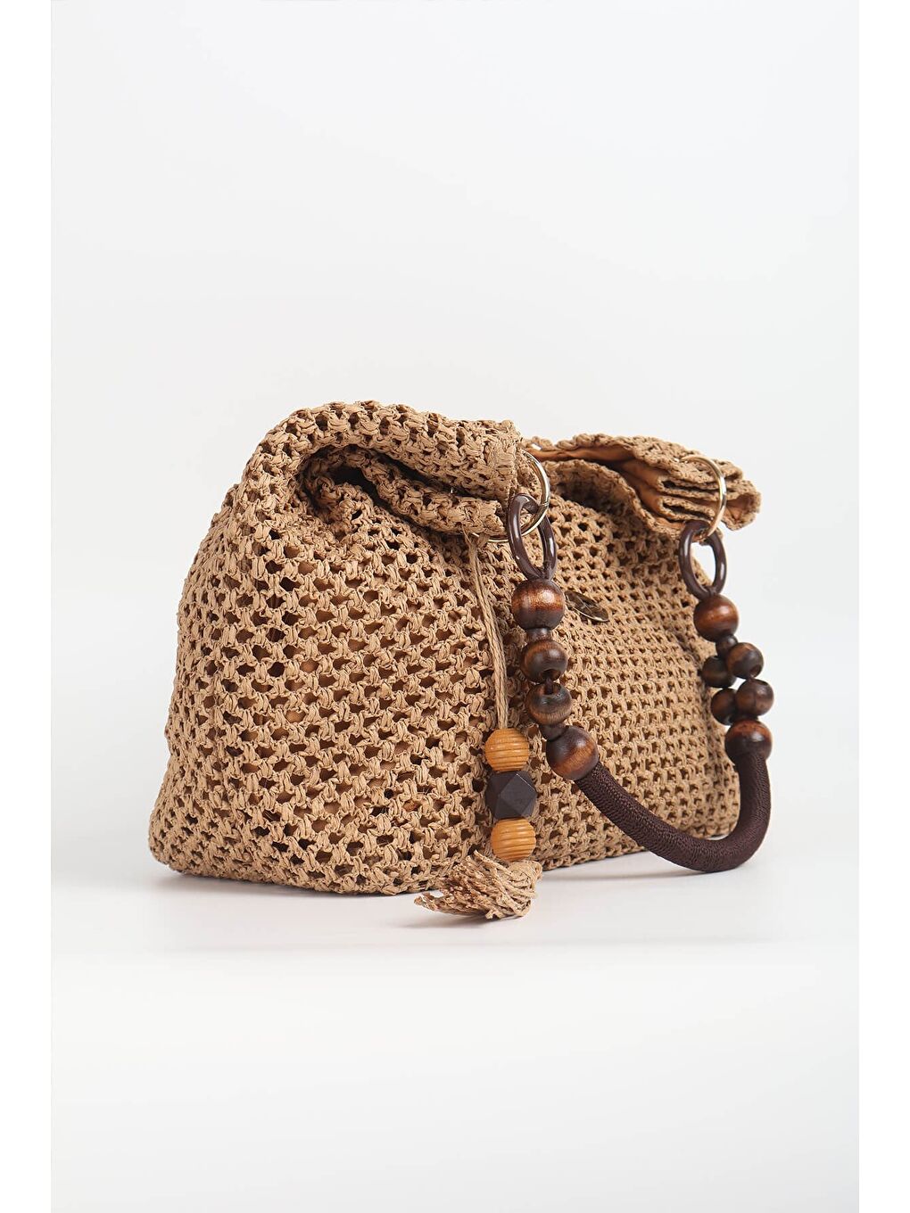 Kahverengi Ahşap Boncuk Detaylı Camel Renk Hasır Örme Plaj Çantası 1120-5