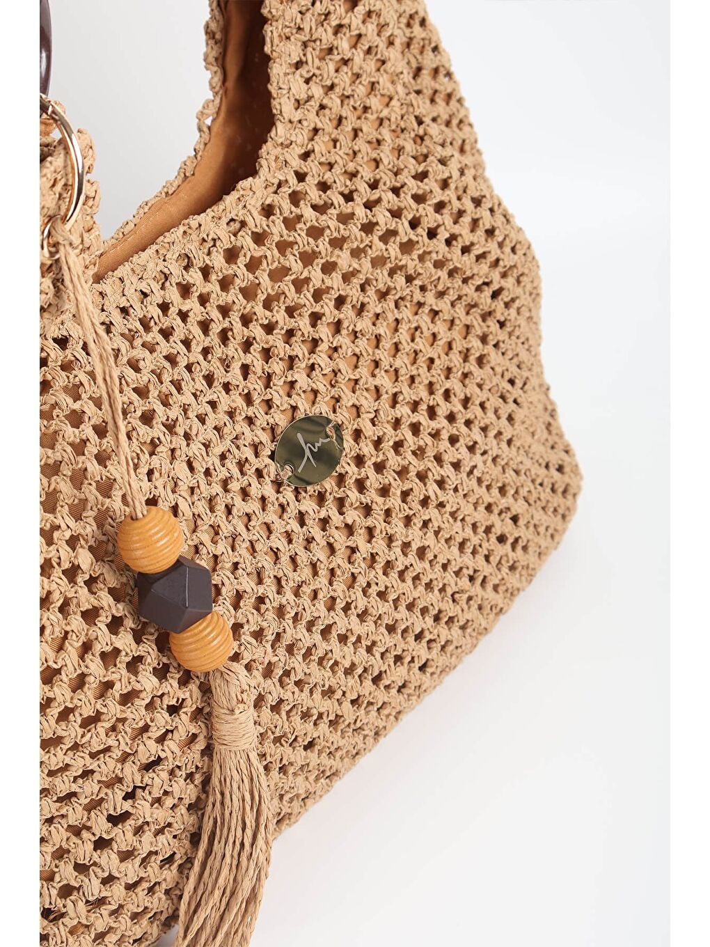 Kahverengi Ahşap Boncuk Detaylı Camel Renk Hasır Örme Plaj Çantası 1120-6
