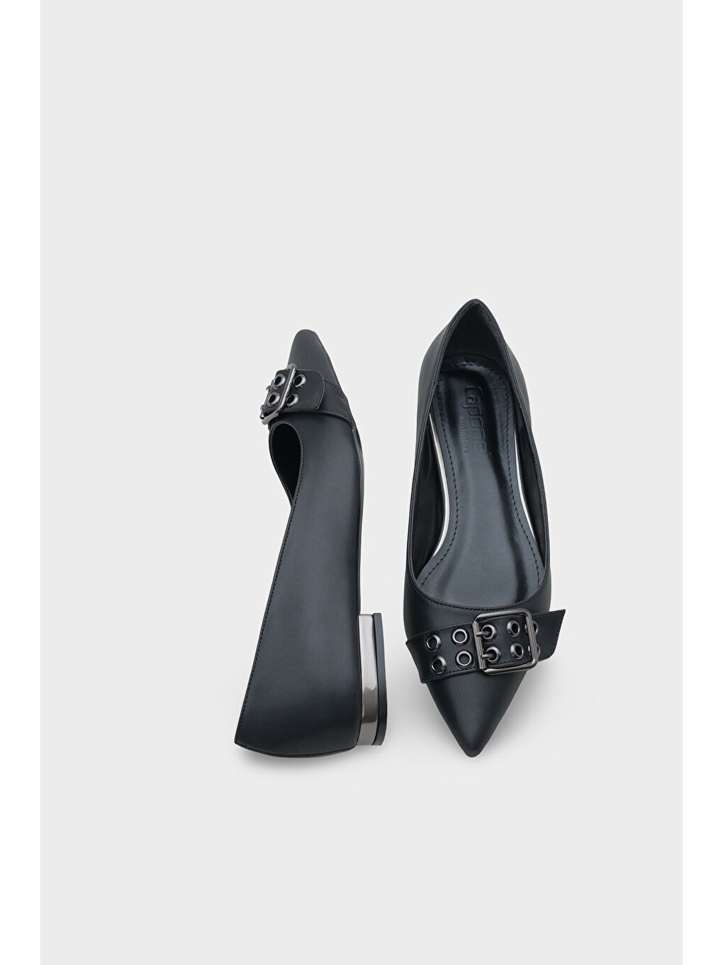 Siyah Krissie Sivri Burunlu Kısa Topuklu Metal Aksesuarlı Kadın Babet-4