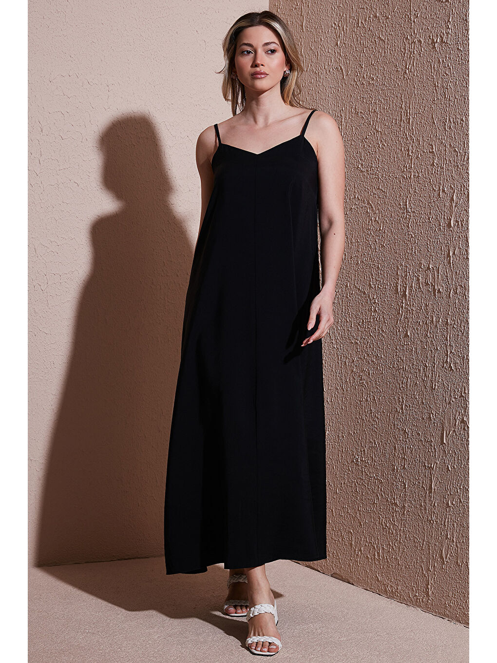 Siyah A Kesim V Yaka Askılı Modal Midi Elbise 26Y0501K1