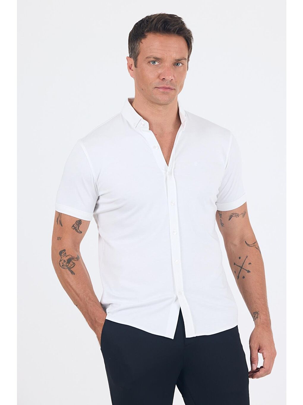 Beyaz İtalyan Düğmeli Yaka Kısa Kol Cepsiz Slim Fit Gömlek 1004250255