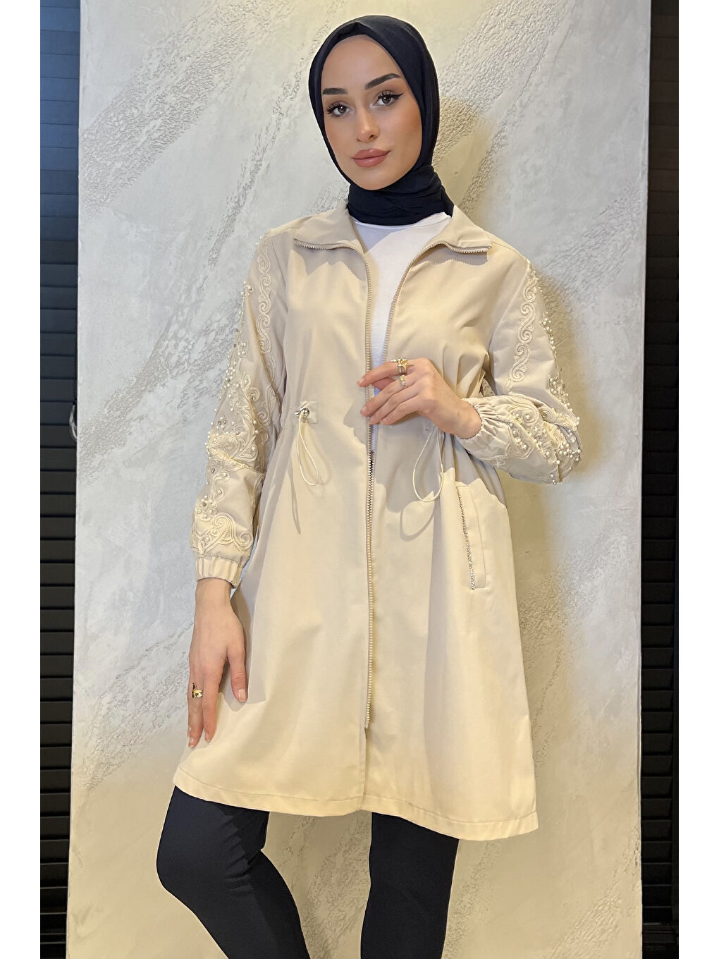 Bej Kadın İnci Ve Taş İşlemeli Bel Büzgülü Tesettür Trençkot-2