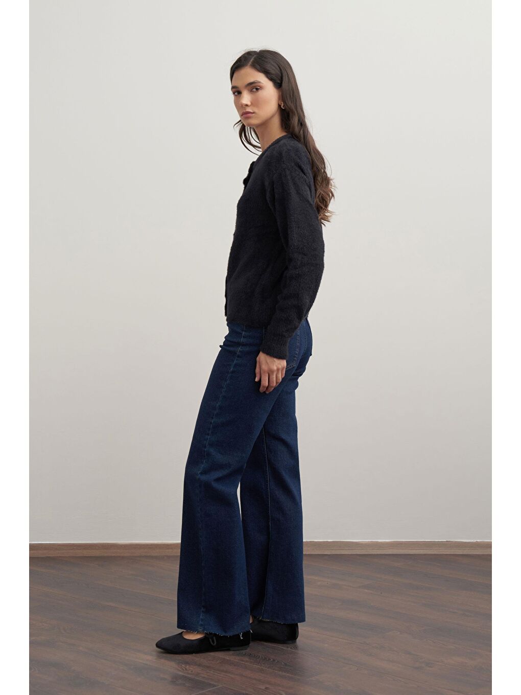 Siyah-Yumuşak Dokulu Dügmeli Hırka-3