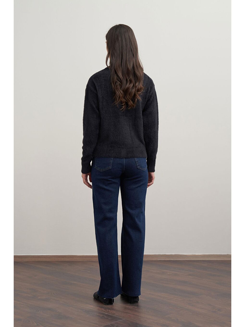 Siyah-Yumuşak Dokulu Dügmeli Hırka-4