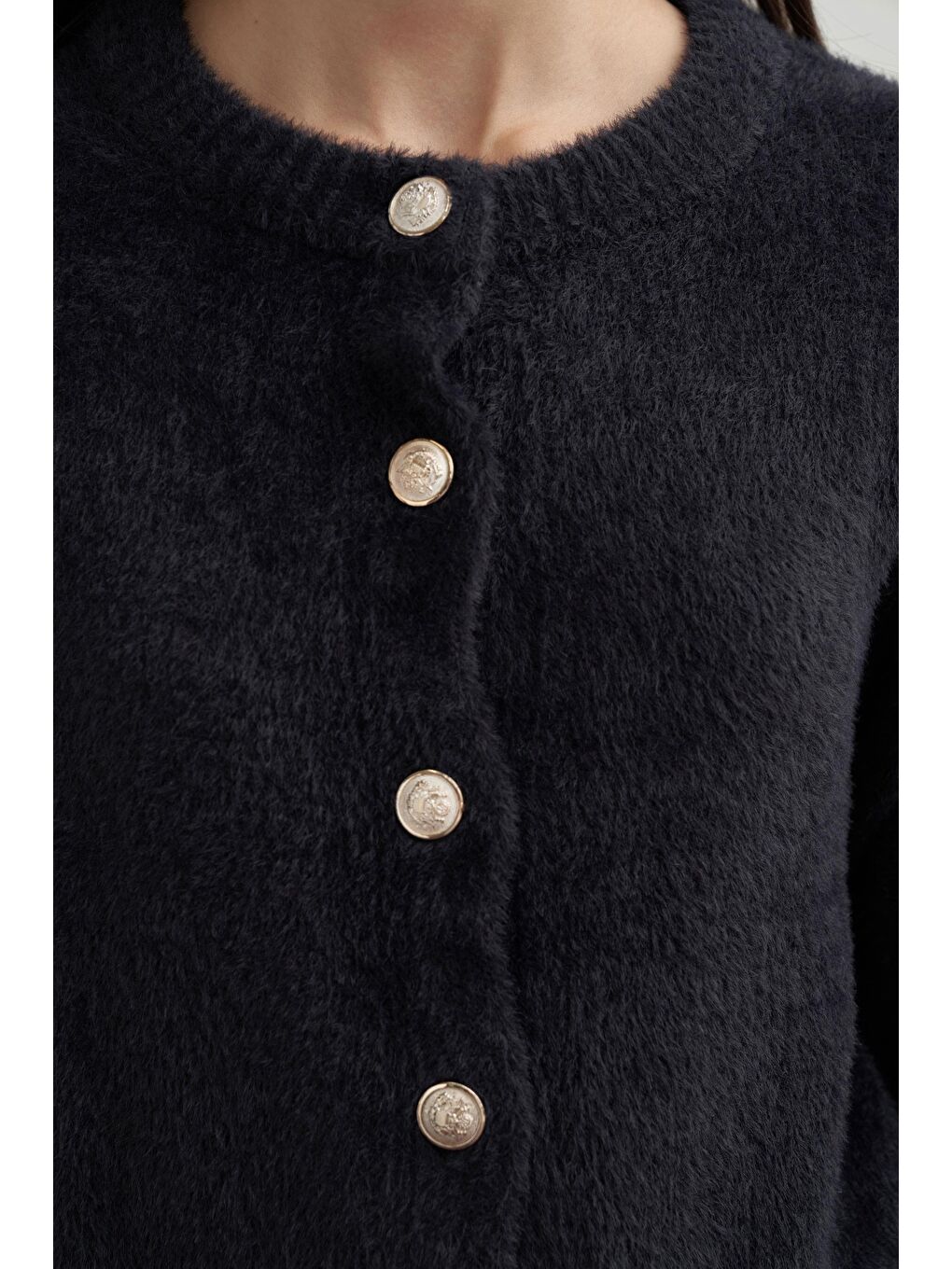 Siyah-Yumuşak Dokulu Dügmeli Hırka-5