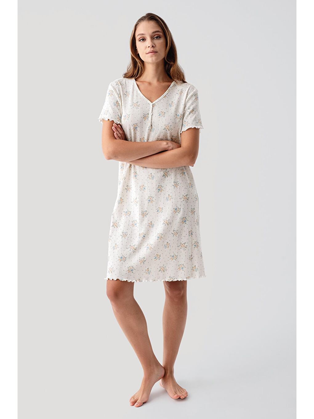 Renksiz Kısa Kollu Düğmeli Çiçek Desenli Ajurlu %100 Pamuk Gecelik 19102-1