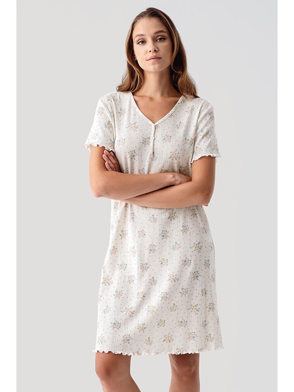 Renksiz Kısa Kollu Düğmeli Çiçek Desenli Ajurlu %100 Pamuk Gecelik 19102-3