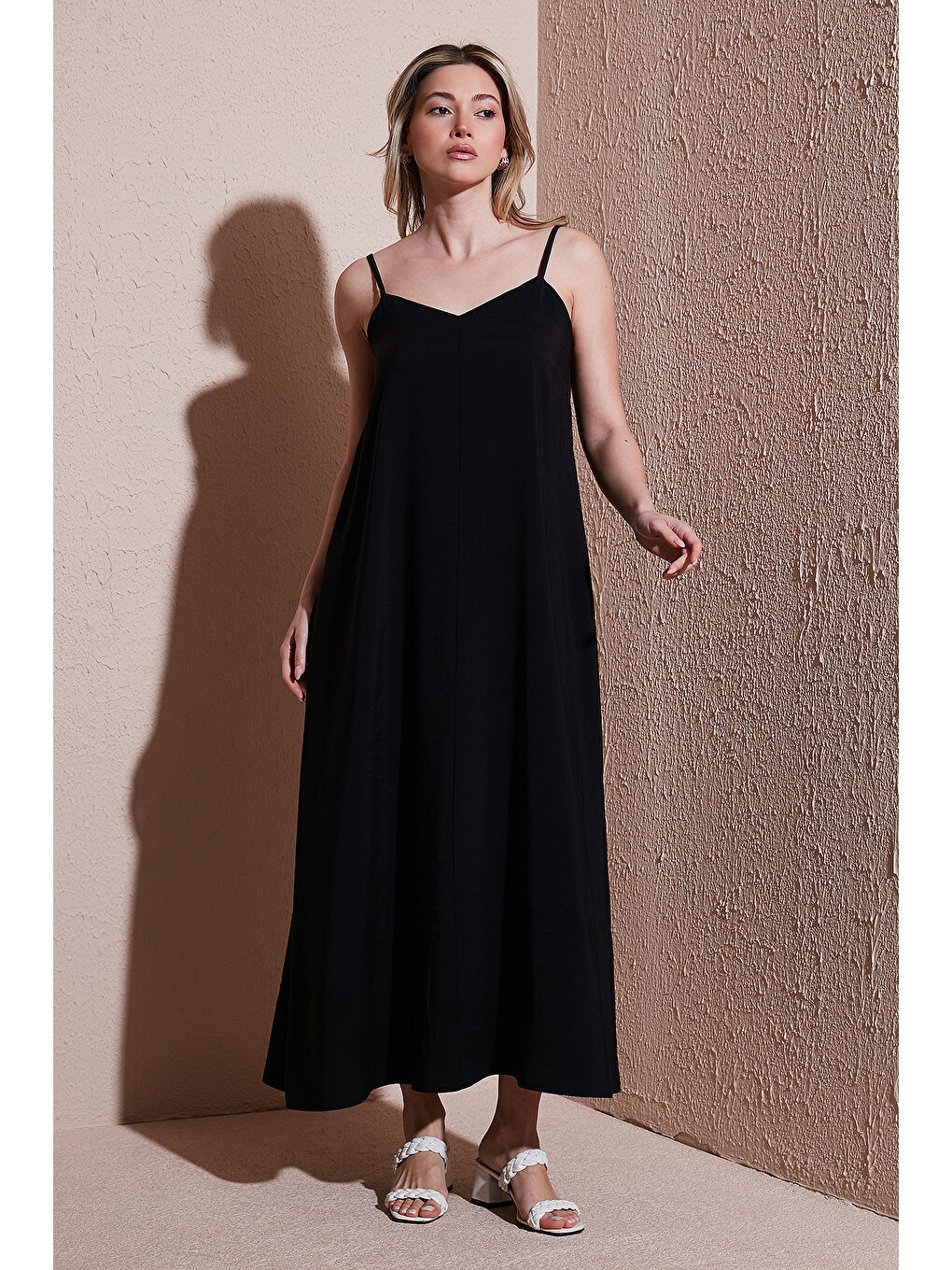 Siyah A Kesim V Yaka Askılı Modal Midi Elbise 26Y0501K1-1