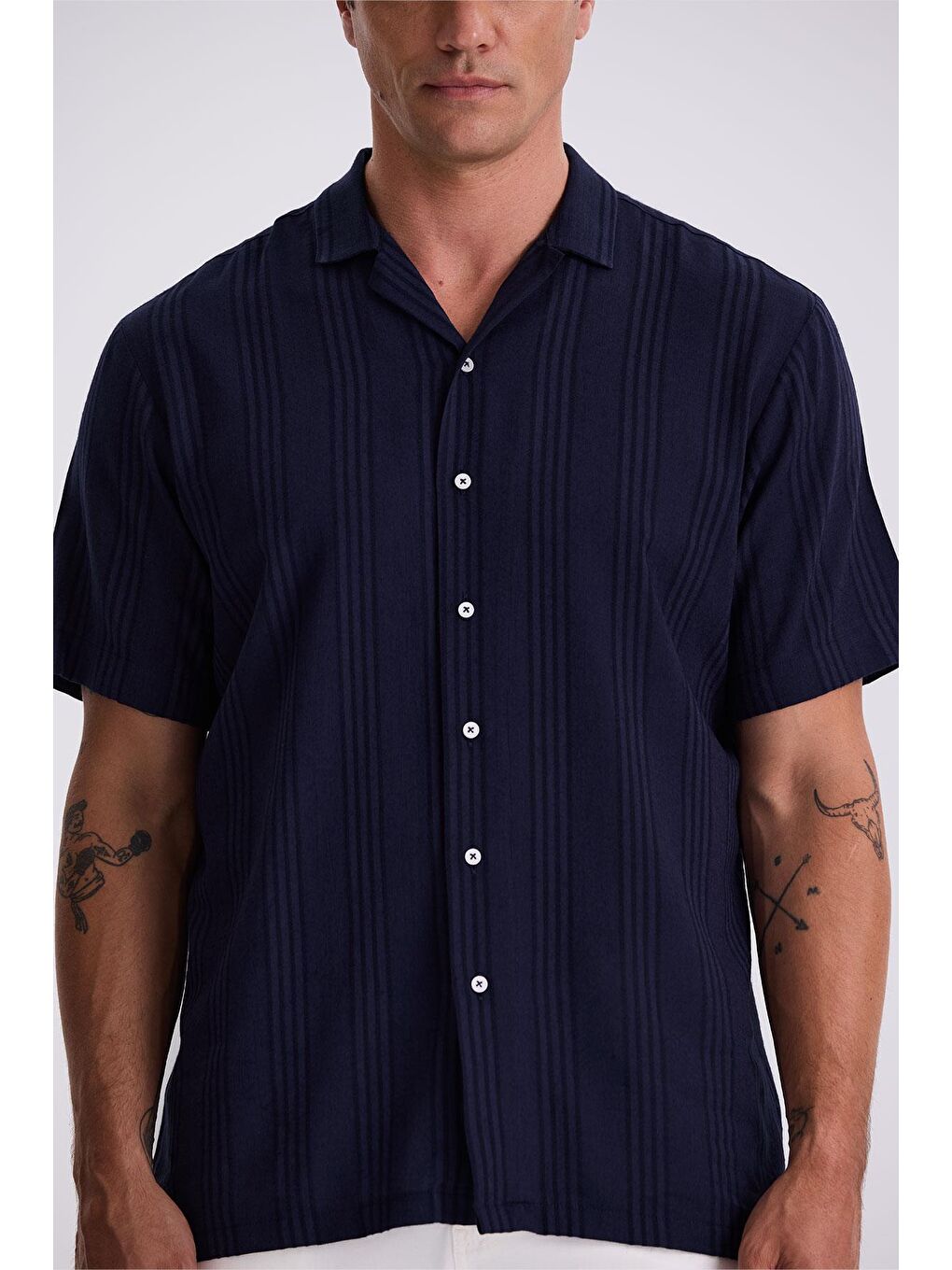 Lacivert Klasik Fit Apaş Yaka Rahat Kısa Kollu Gömlek-1