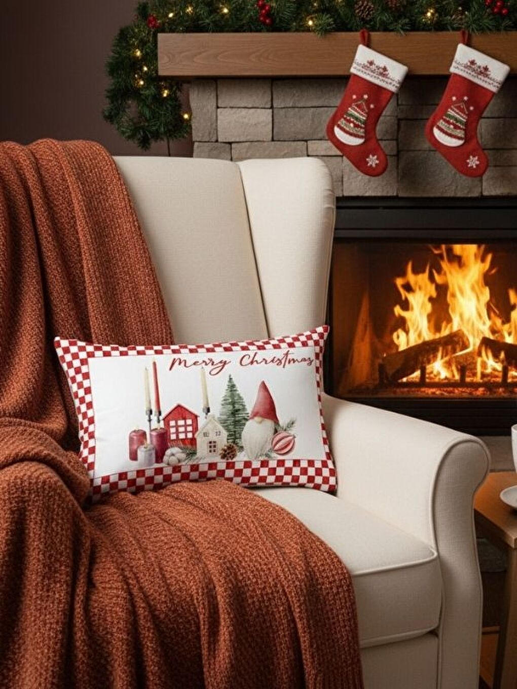 Kırmızı Ev Ve Cüce Desen Kadife Dikdörtgen Kırlent Kılıfı 35x55 cm Çift Taraf Baskılı Fermuarlı-1