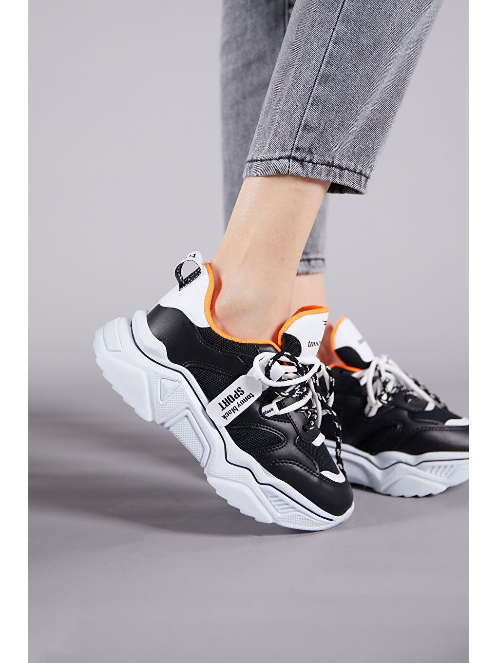 Kadın Siyah Beyaz Rahat Kalıp Yüksek Taban Çift Bağcıklı Spor Ayakkabı-1
