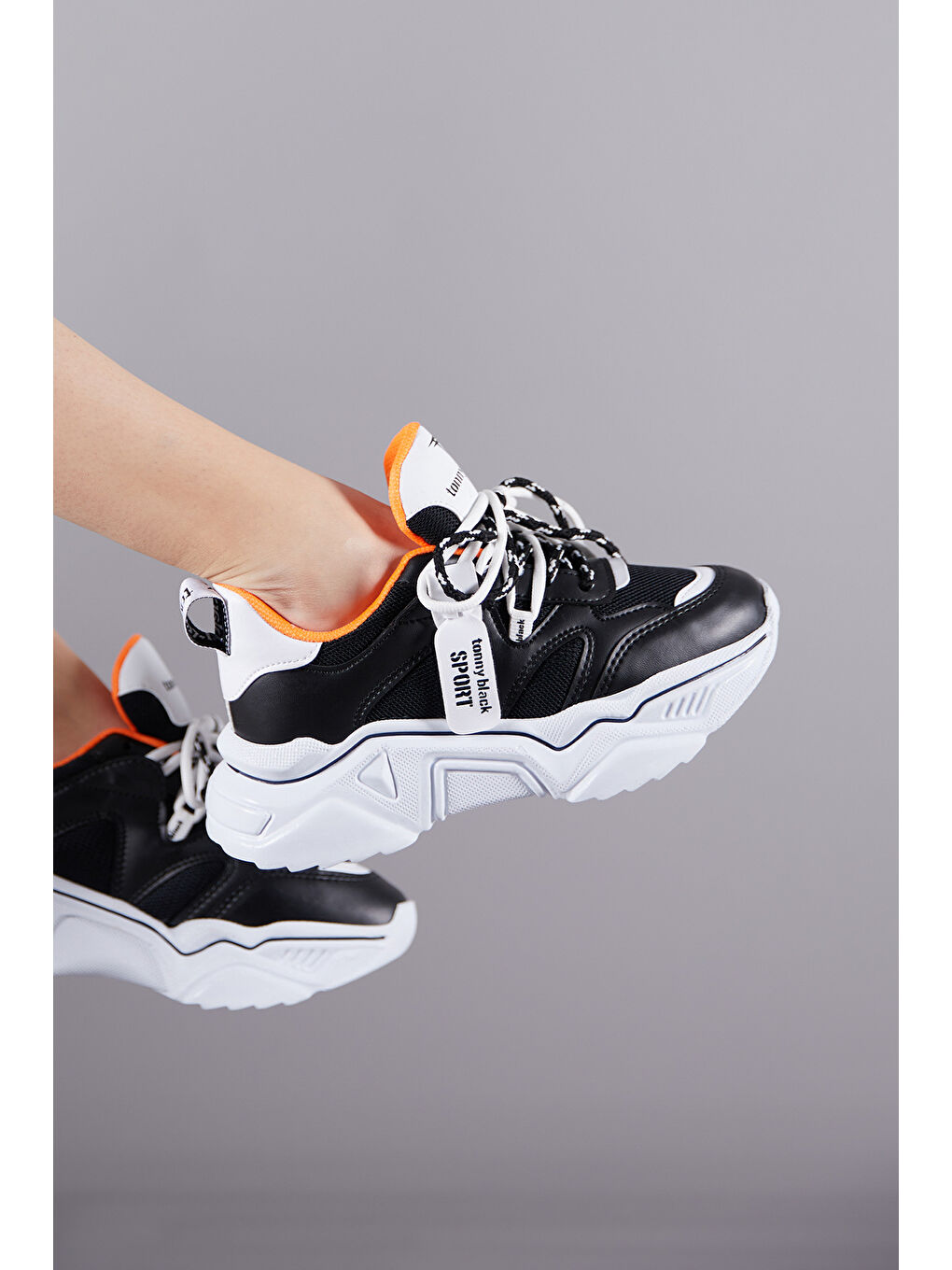 Kadın Siyah Beyaz Rahat Kalıp Yüksek Taban Çift Bağcıklı Spor Ayakkabı-2