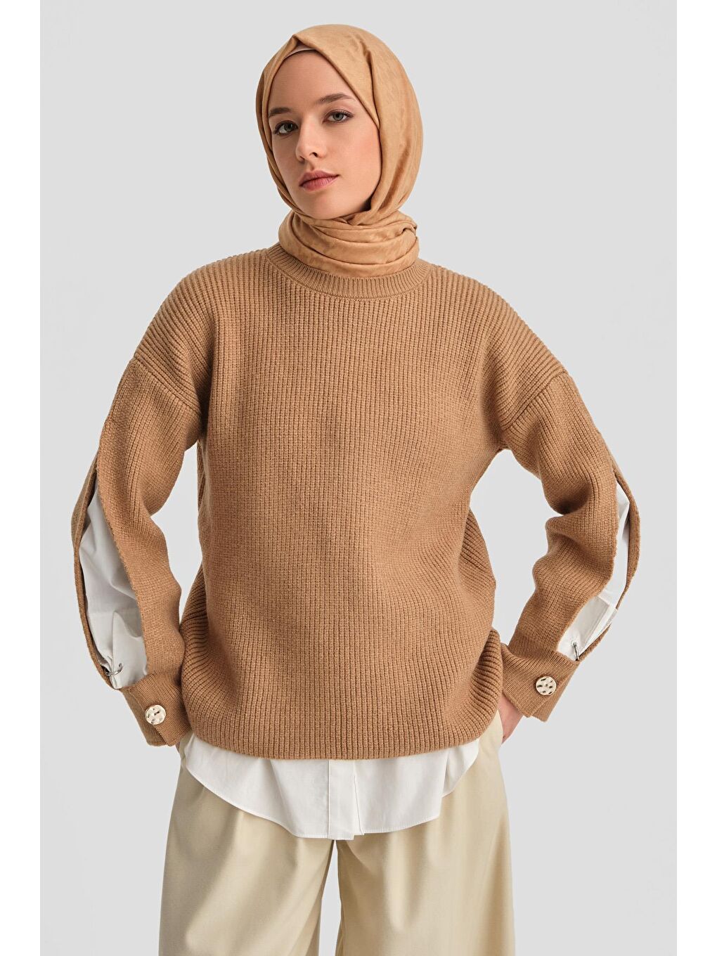 Kahverengi Kolu Yırtmaç Detaylı Kazak 24Kd4201 Camel