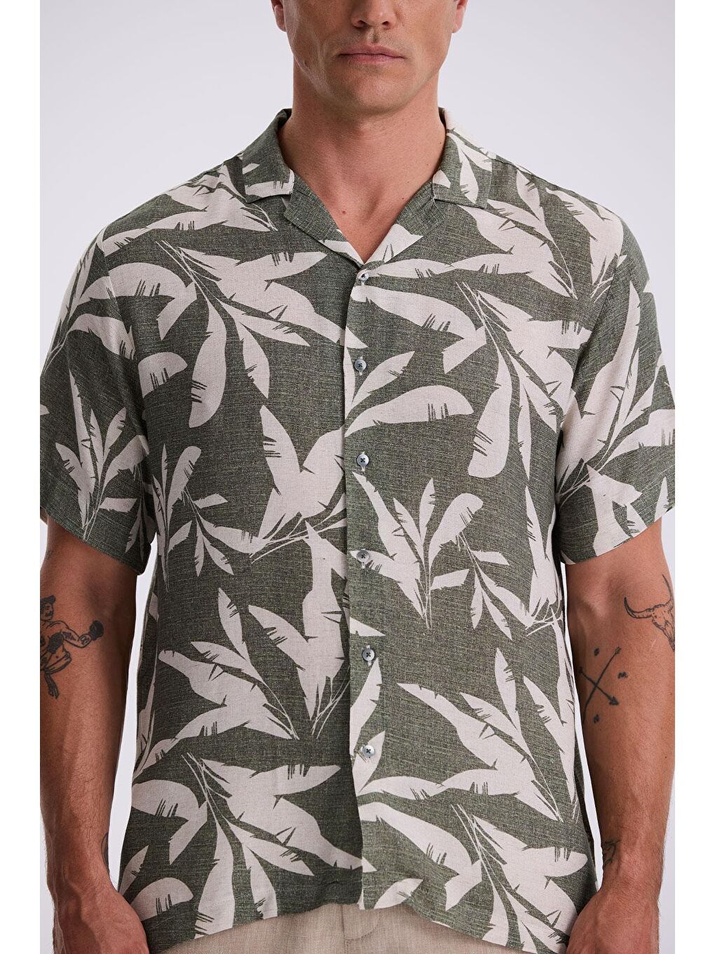 Yeşil Klasik Fit Apaş Yaka Desenli Rahat Kalıp Keten Karışımlı Kısa Kollu Gömlek-2