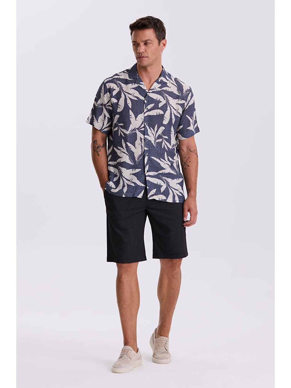 Lacivert Klasik Fit Apaş Yaka Desenli Rahat Kalıp Keten Karışımlı Kısa Kollu Gömlek-1