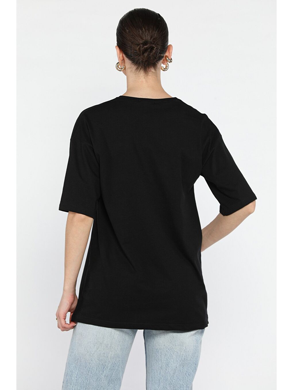 Siyah Baskılı Bisiklet Yaka Kadın Tişört-2