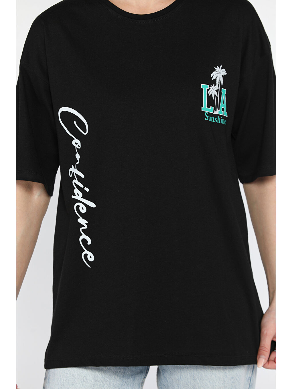 Siyah Baskılı Bisiklet Yaka Kadın Tişört-3