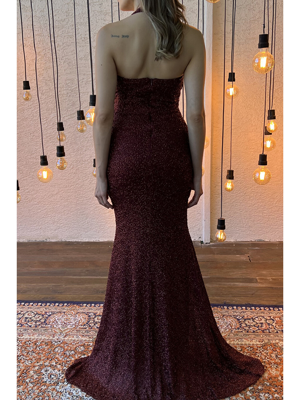 Kadın Bordo Halter Yaka Sırt Dekolteli Uzun Boncuklu Abiye Elbise-3