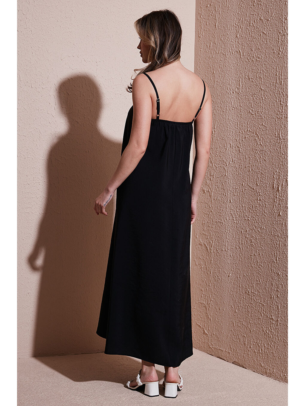 Siyah A Kesim V Yaka Askılı Modal Midi Elbise 26Y0501K1-4