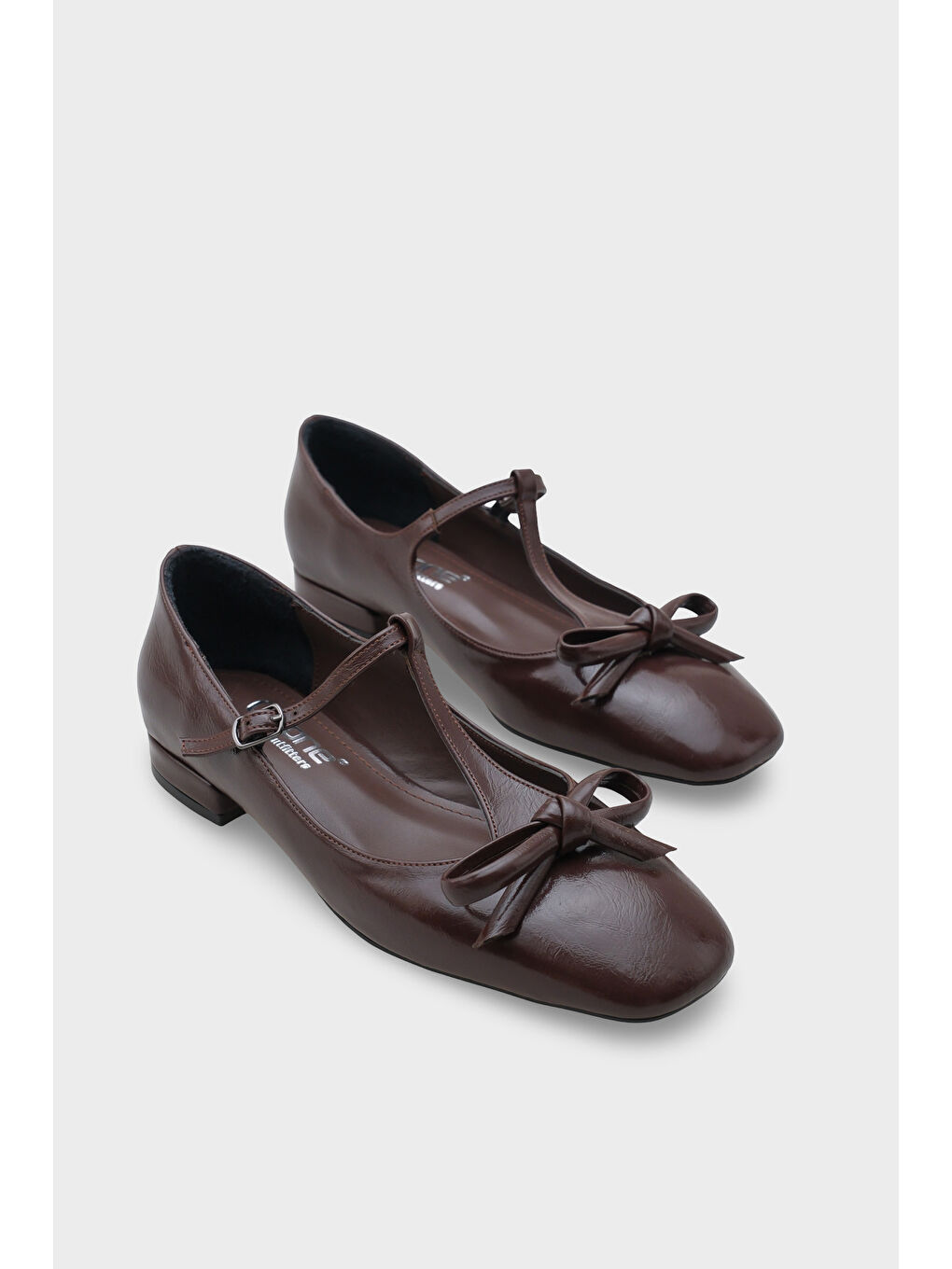 Kahverengi Suzi Küt Burunlu Bantlı Tokalı Kadın Babet-1