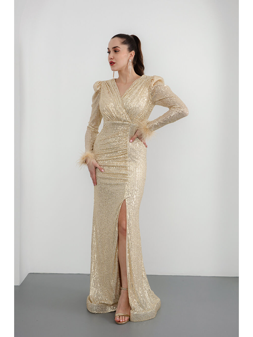 Sarı Kadın Gold Kruvaze Yaka Payetli Uzun Abiye Elbise-1