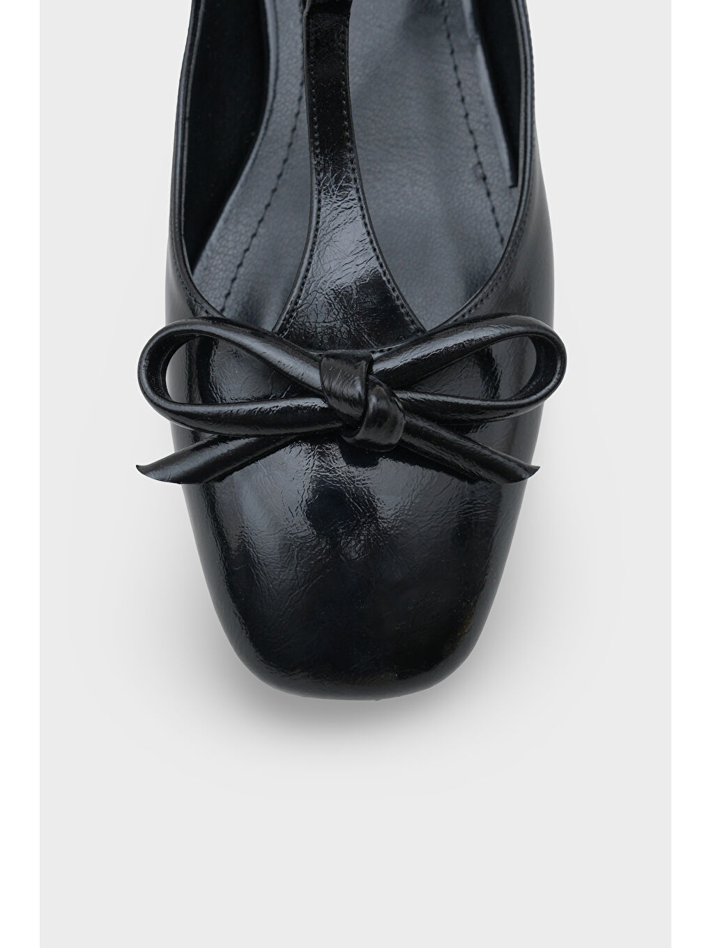 Siyah Suzi Küt Burunlu Bantlı Tokalı Kadın Babet-5