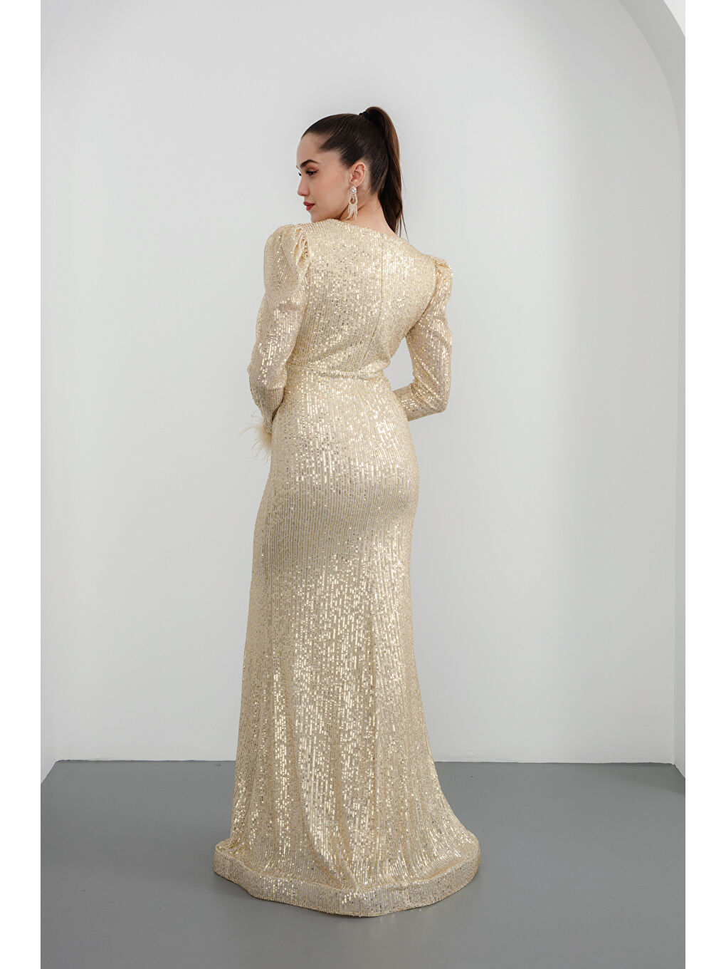 Sarı Kadın Gold Kruvaze Yaka Payetli Uzun Abiye Elbise-4