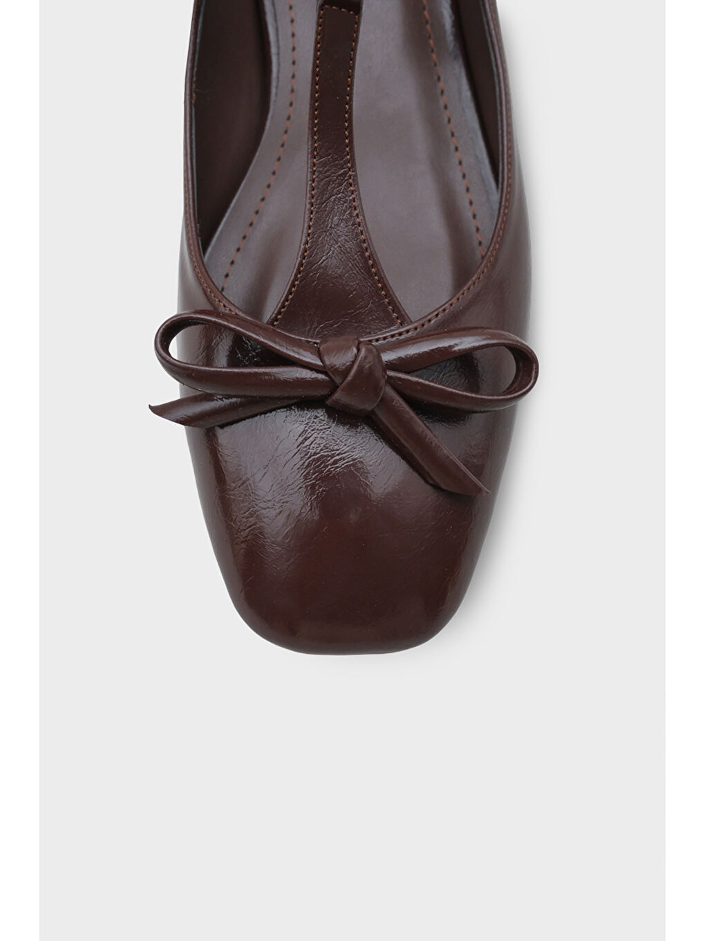 Kahverengi Suzi Küt Burunlu Bantlı Tokalı Kadın Babet-2