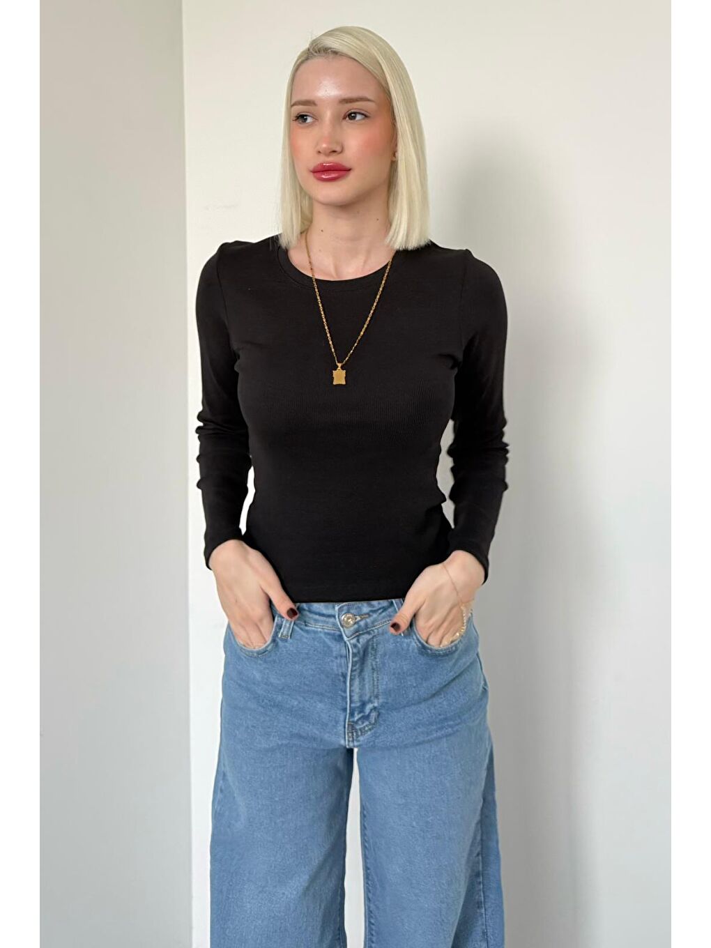 Siyah Bisiklet Yaka Slim Fit Kadın Body Mg2564-9