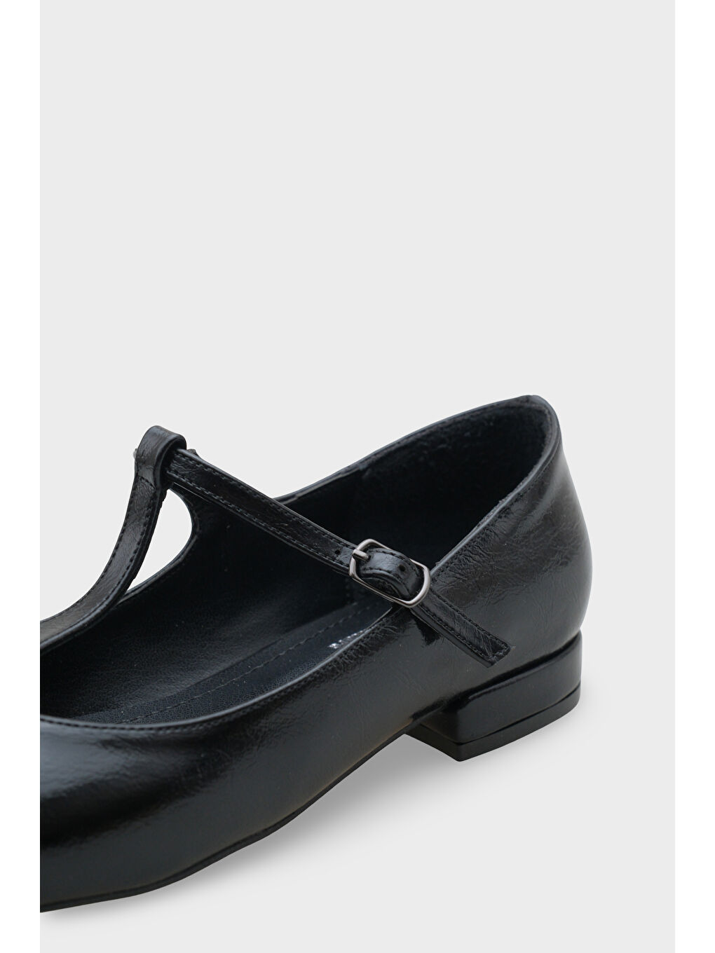 Siyah Suzi Küt Burunlu Bantlı Tokalı Kadın Babet-6