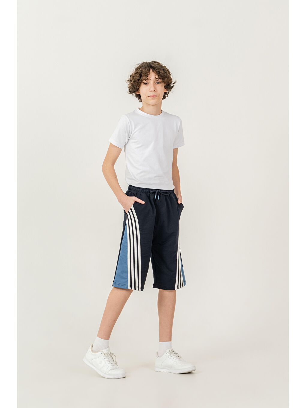 Lacivert Garni Parçalı Çift Bacak 4 Şeritli  Erkek Çocuk Şort-1