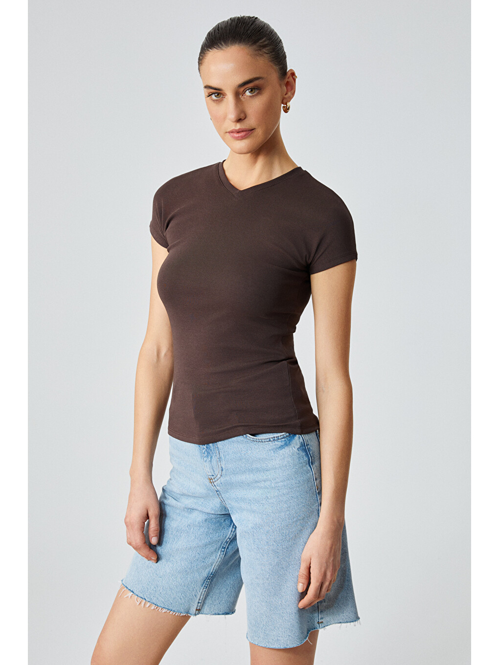 Marta Kadın Yuvarlak Yaka Kısa Kol Slim Kahverengi T-shirt-2