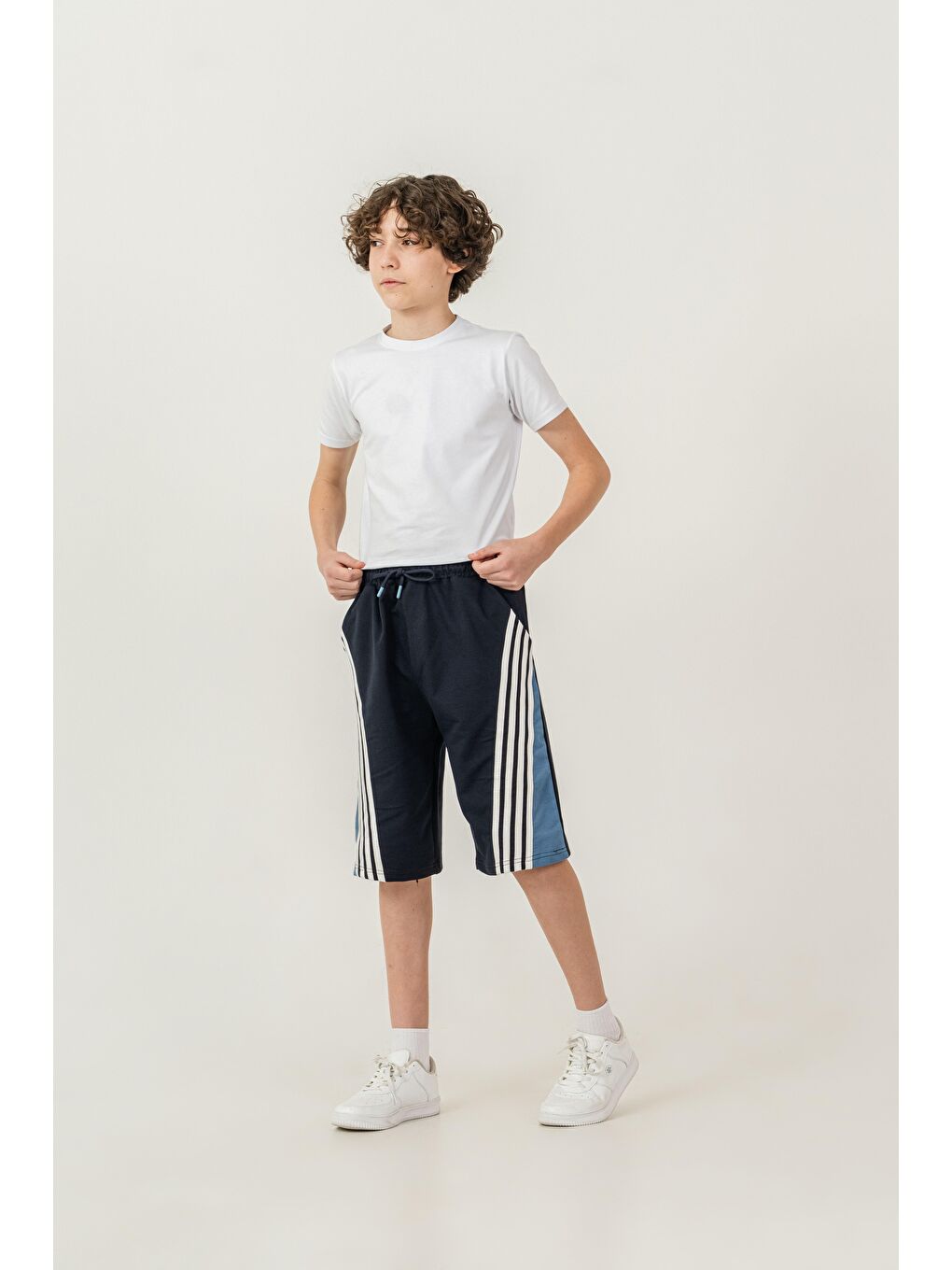 Lacivert Garni Parçalı Çift Bacak 4 Şeritli  Erkek Çocuk Şort-4