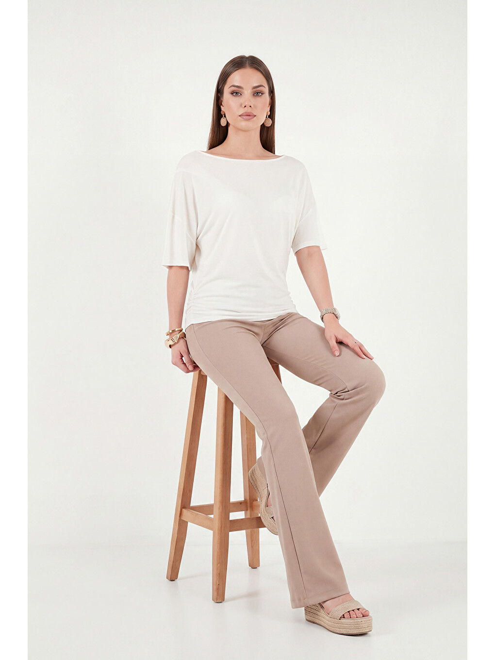 Ekru Standart Fit Drape Detaylı Yarasa Kol T Shirt 5866962-3