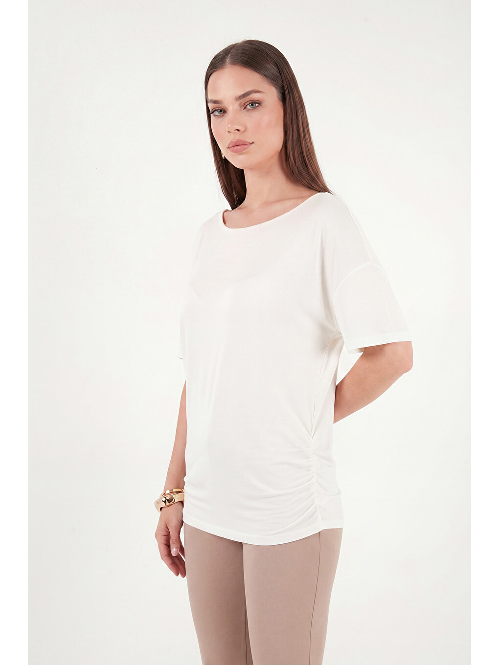 Ekru Standart Fit Drape Detaylı Yarasa Kol T Shirt 5866962-4