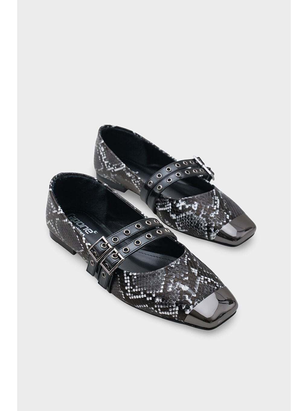 Siyah Erinn Metal Küt Burunlu Taşlı Babet-1