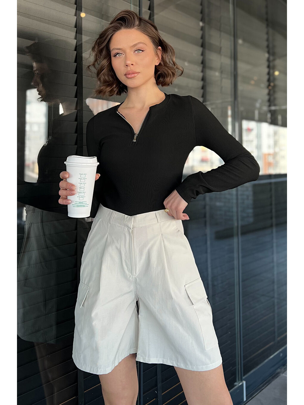 Bej Kadın Yüksek Bel Kargo Cepli Şort