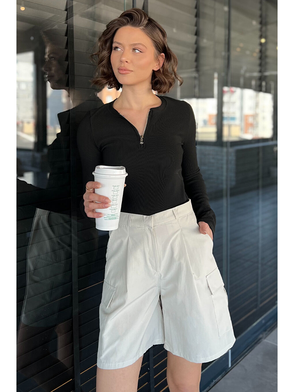 Bej Kadın Yüksek Bel Kargo Cepli Şort-1