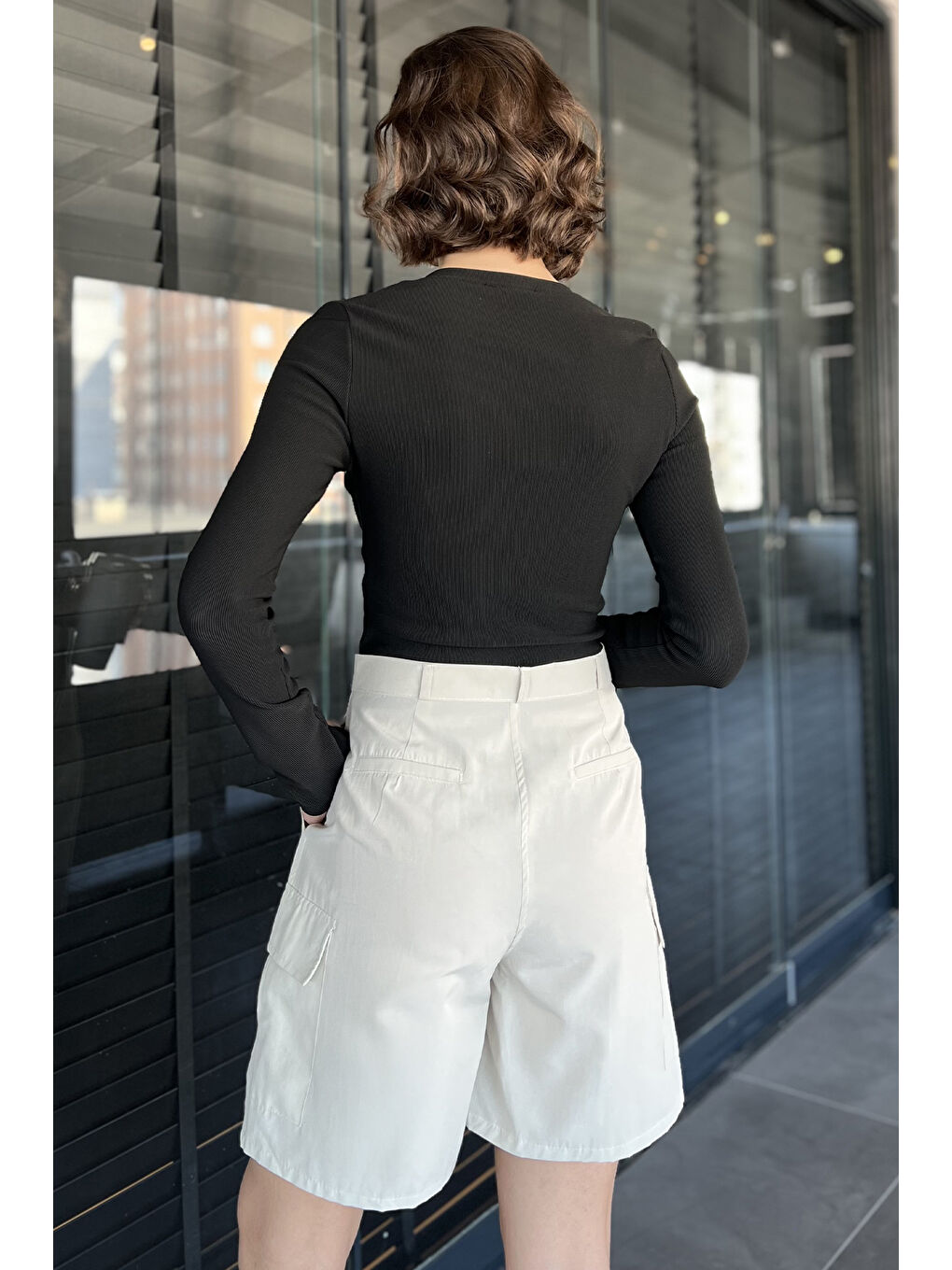 Bej Kadın Yüksek Bel Kargo Cepli Şort-2