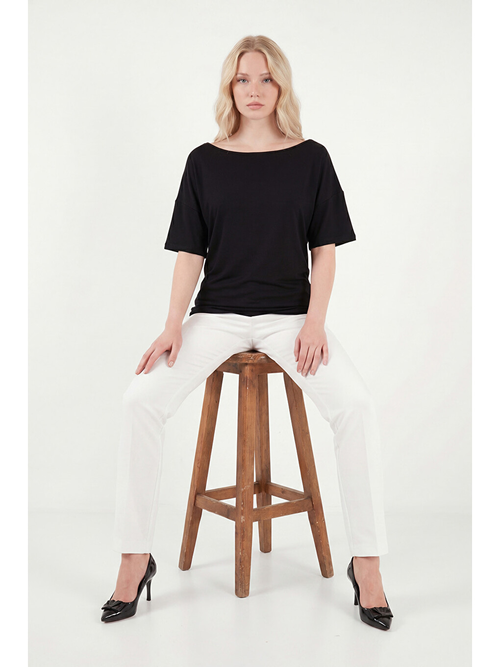 Siyah Standart Fit Drape Detaylı Yarasa Kol T Shirt 5866962-3