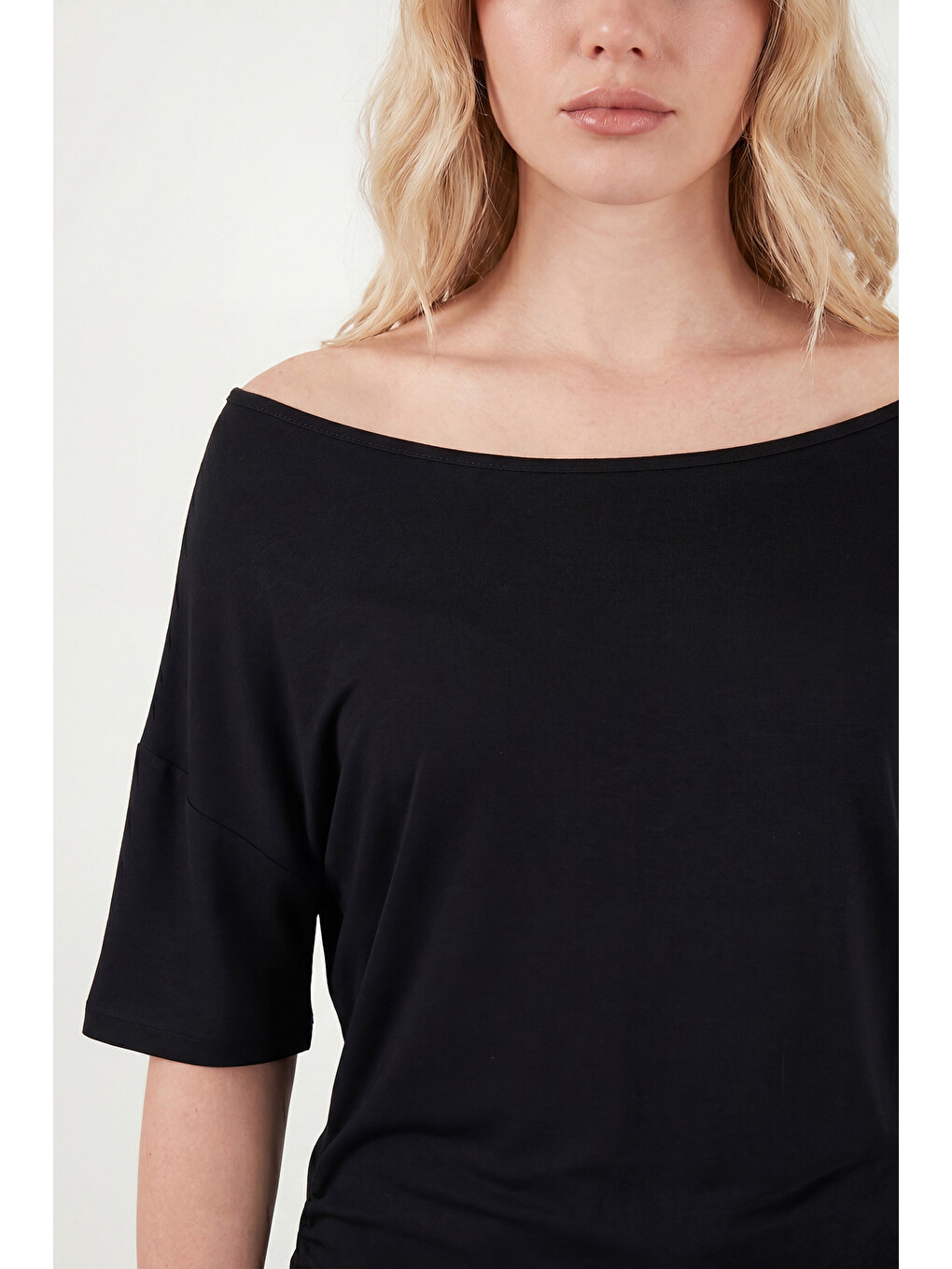 Siyah Standart Fit Drape Detaylı Yarasa Kol T Shirt 5866962-5