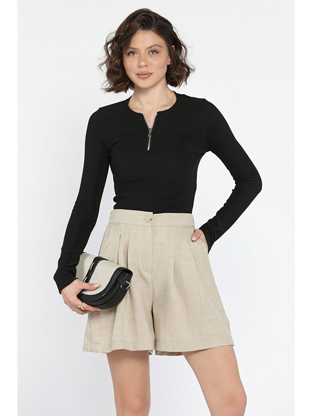 Bej Kadın Bel Büzgülü Pileli Bol Kesim Yüksek Bel Şort