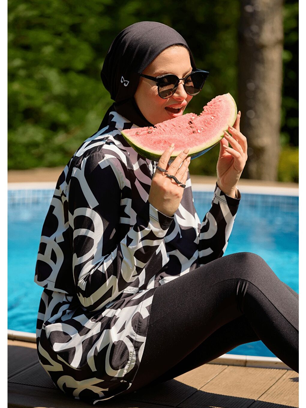 Siyah Tesettür Mayo Üstü - Logo Motifli-1