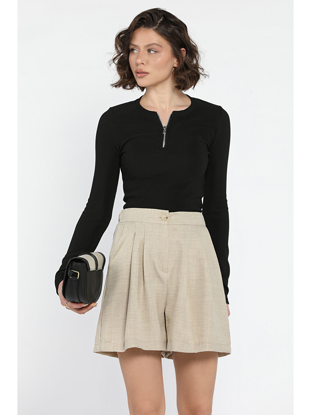 Bej Kadın Bel Büzgülü Pileli Bol Kesim Yüksek Bel Şort-1