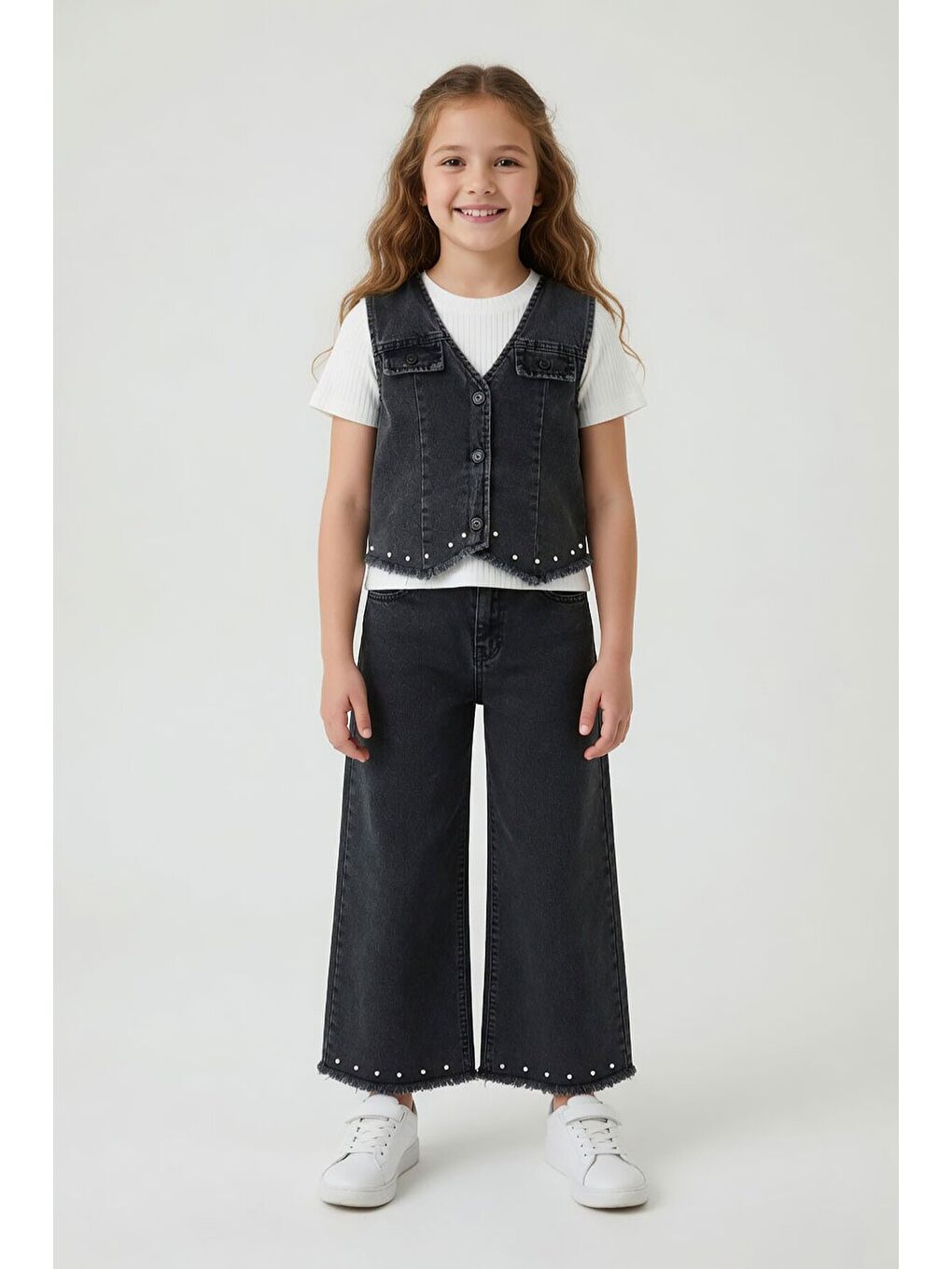 Siyah İnci Detaylı Geniş Paça Pantolonlu Jean Yelekli Kız Çocuk 3lü Takım 24071-1
