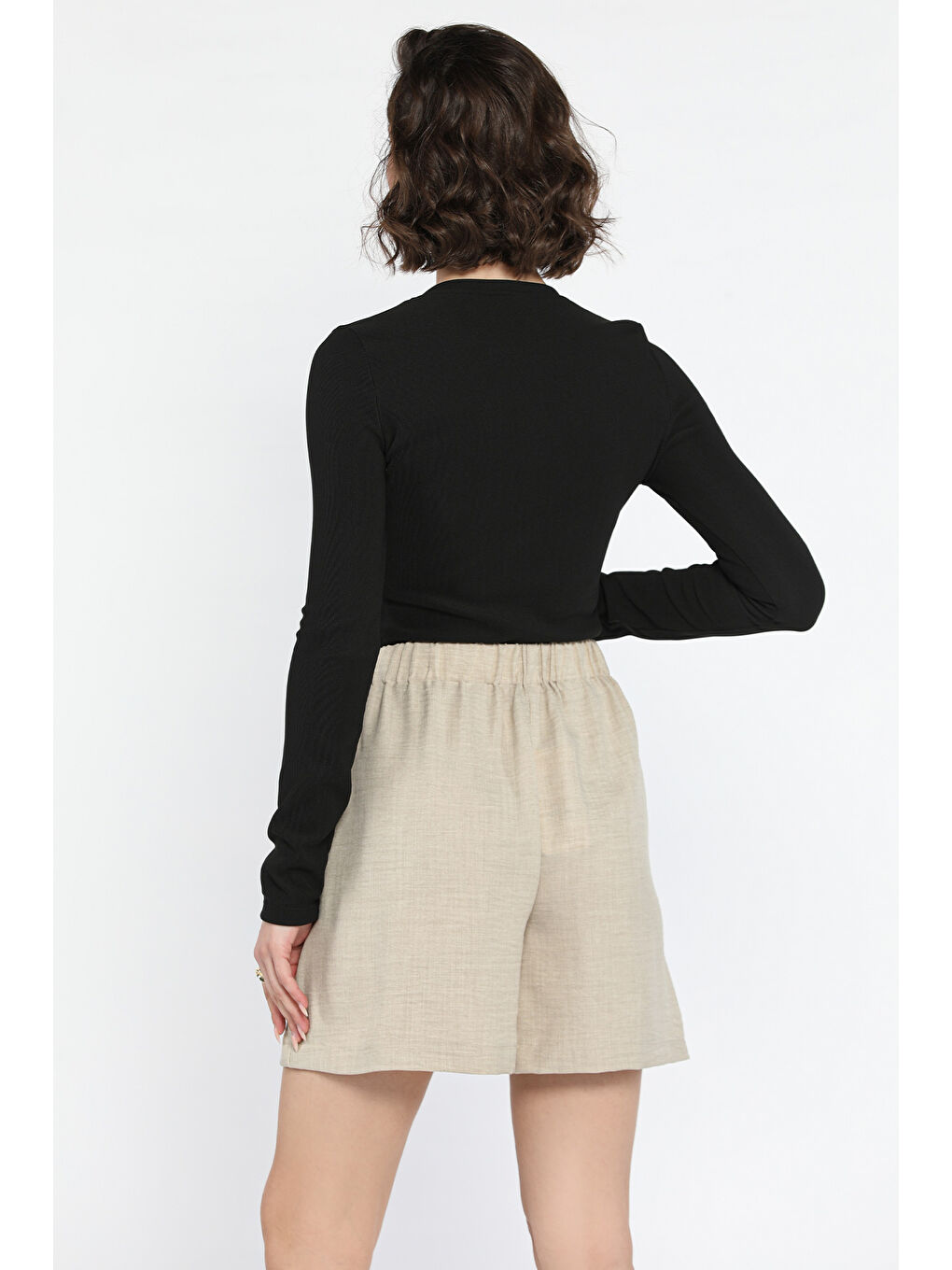 Bej Kadın Bel Büzgülü Pileli Bol Kesim Yüksek Bel Şort-2