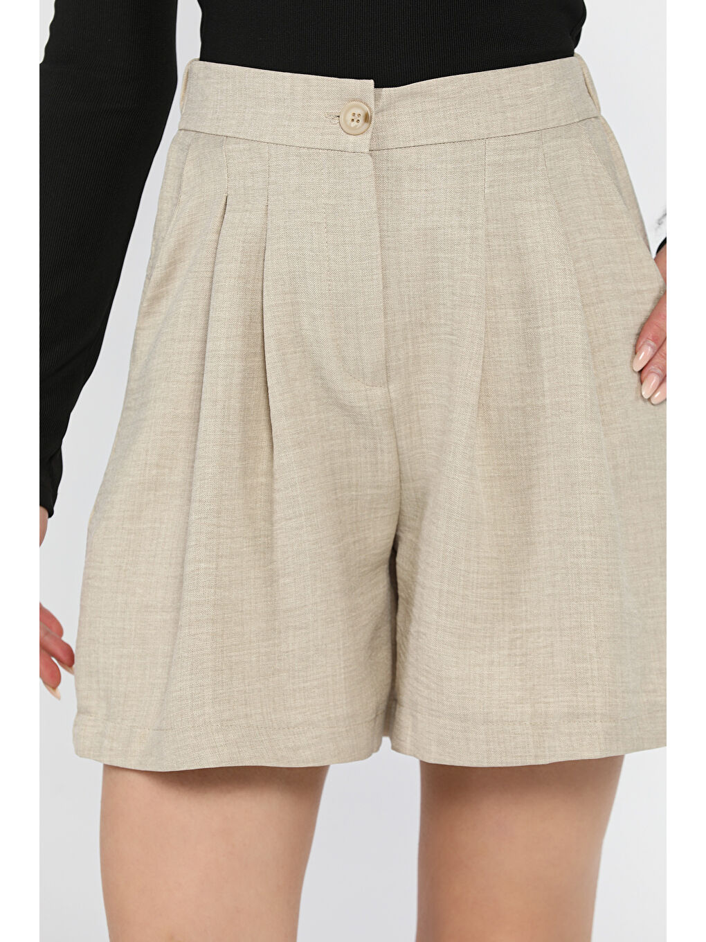 Bej Kadın Bel Büzgülü Pileli Bol Kesim Yüksek Bel Şort-3