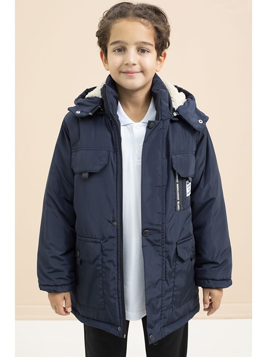Lacivert Yazı Detaylı Göğüs Cepli İçi Kürklü Erkek Çocuk Kapüşonlu Mont 21477