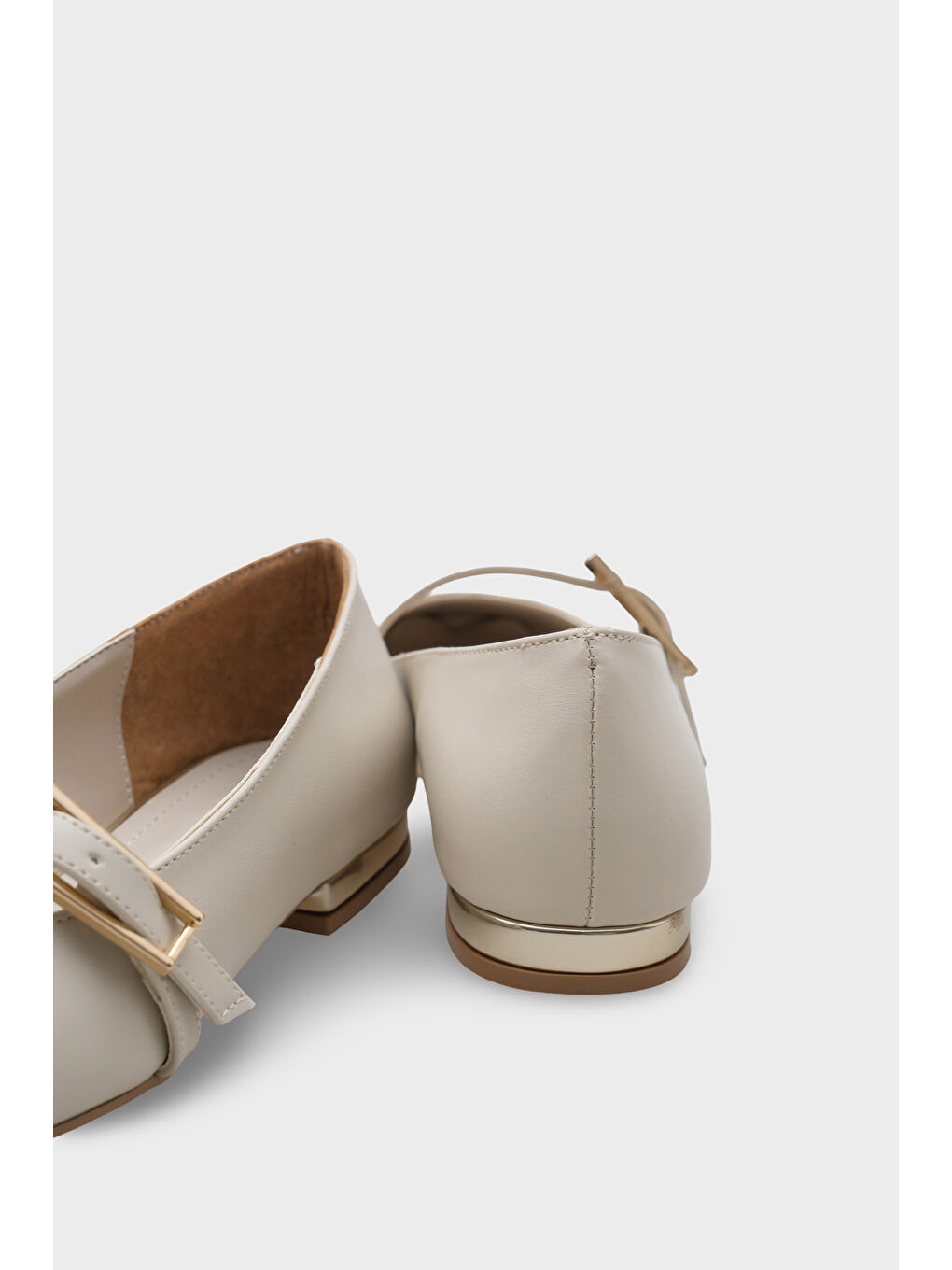 Ekru Rebbecca Küt Burunlu Kısa Topuklu Metal Tokalı Kadın Babet-3