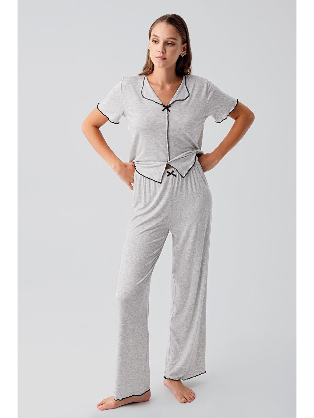 Gri Kısa Kollu Fiyonklu Esnek Viskoz Pijama Takım 19214-1